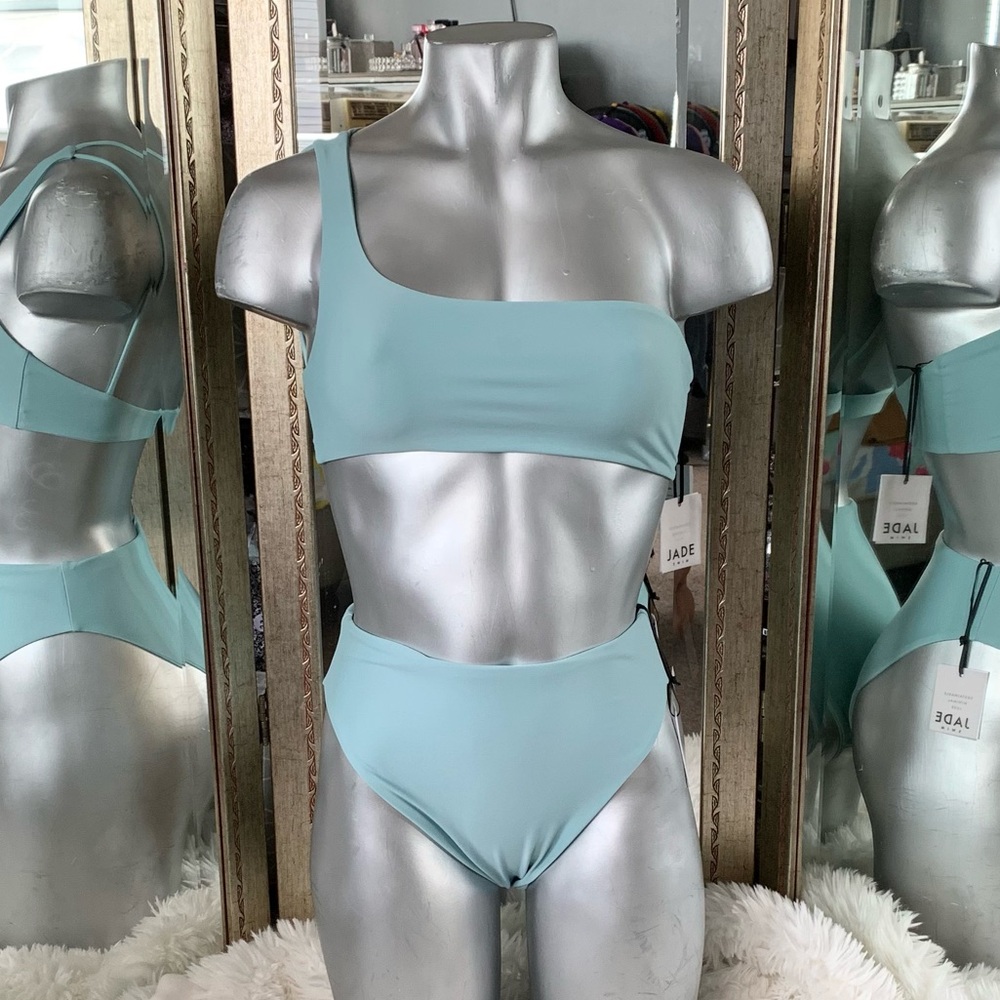 1162.NWT jade swim TOP ONLY